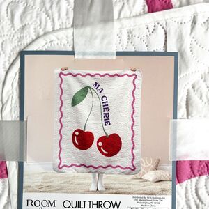 ROOM 2 ROOM " MA CHERIE" White/Pink/Red 50" x 60" Lightweight Quilt Throw